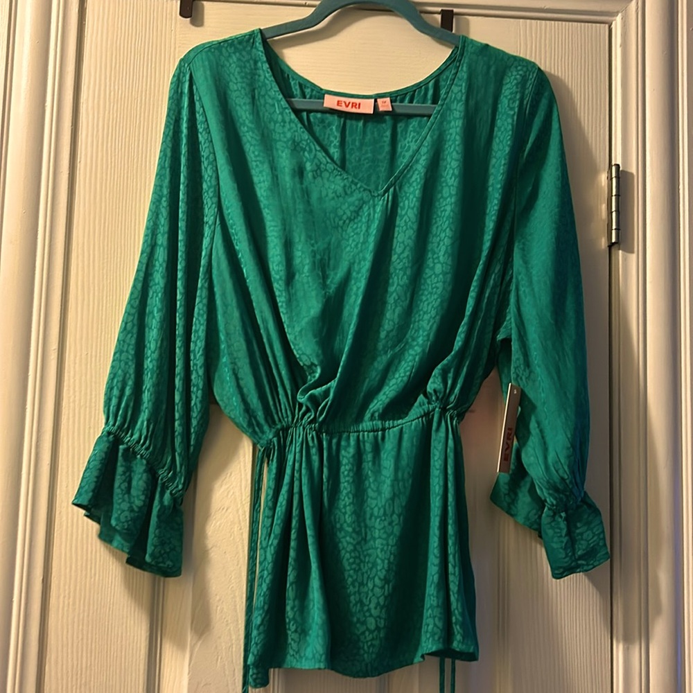 EVRI Bell sleeve blouse